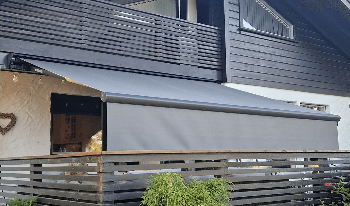 Markise - Bredde fra 415 til 470 cm x utfall 260 cm